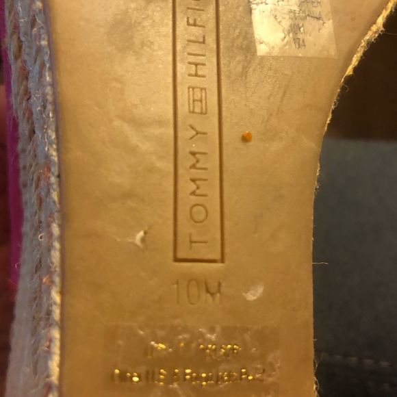 Tommy Hilfiger size 10m - Picture 2 of 2